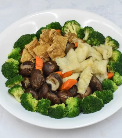 Mushroom & Braised Fishmaw with Broccoli