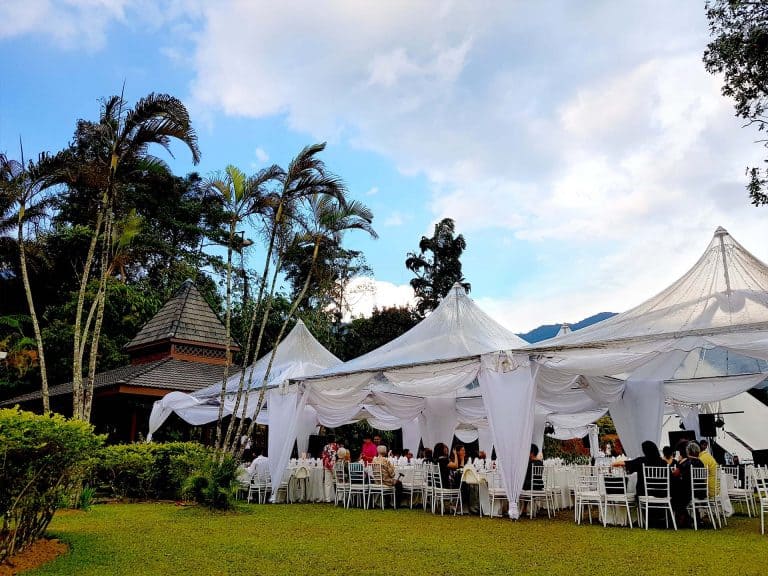 garden wedding at puncak dani