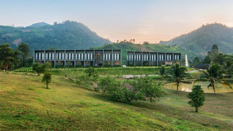Sprawling open lawn for outdoor ceremonies