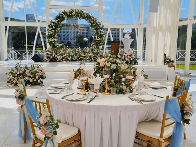 Round banquet table set for a glasshouse wedding